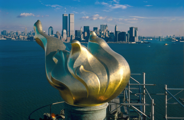 new-torch-and-flame-with-manhattan-skyline-in-background-december-17-1985